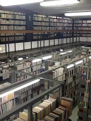 浦和図書館の中4階と回廊.JPG