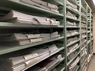 書庫の新聞原紙