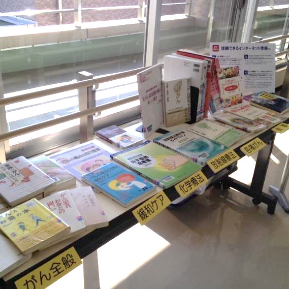 資料展示の写真(関連資料展示)