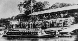 新河岸川の米の積出し風景 ガス燈も見える